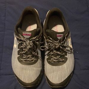 Under armour running shoes women’s size 7. Blue and black.